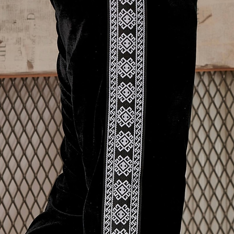 Pantaloni negri din catifea cu banda traditionala