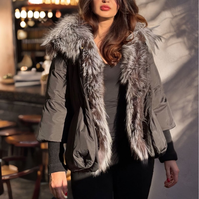 Geaca neagra cu blana naturala si maneci tricotate