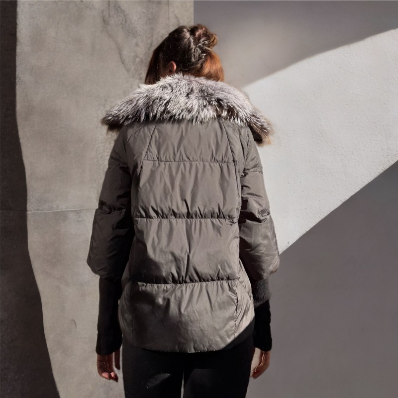 Geaca neagra cu blana naturala si maneci tricotate